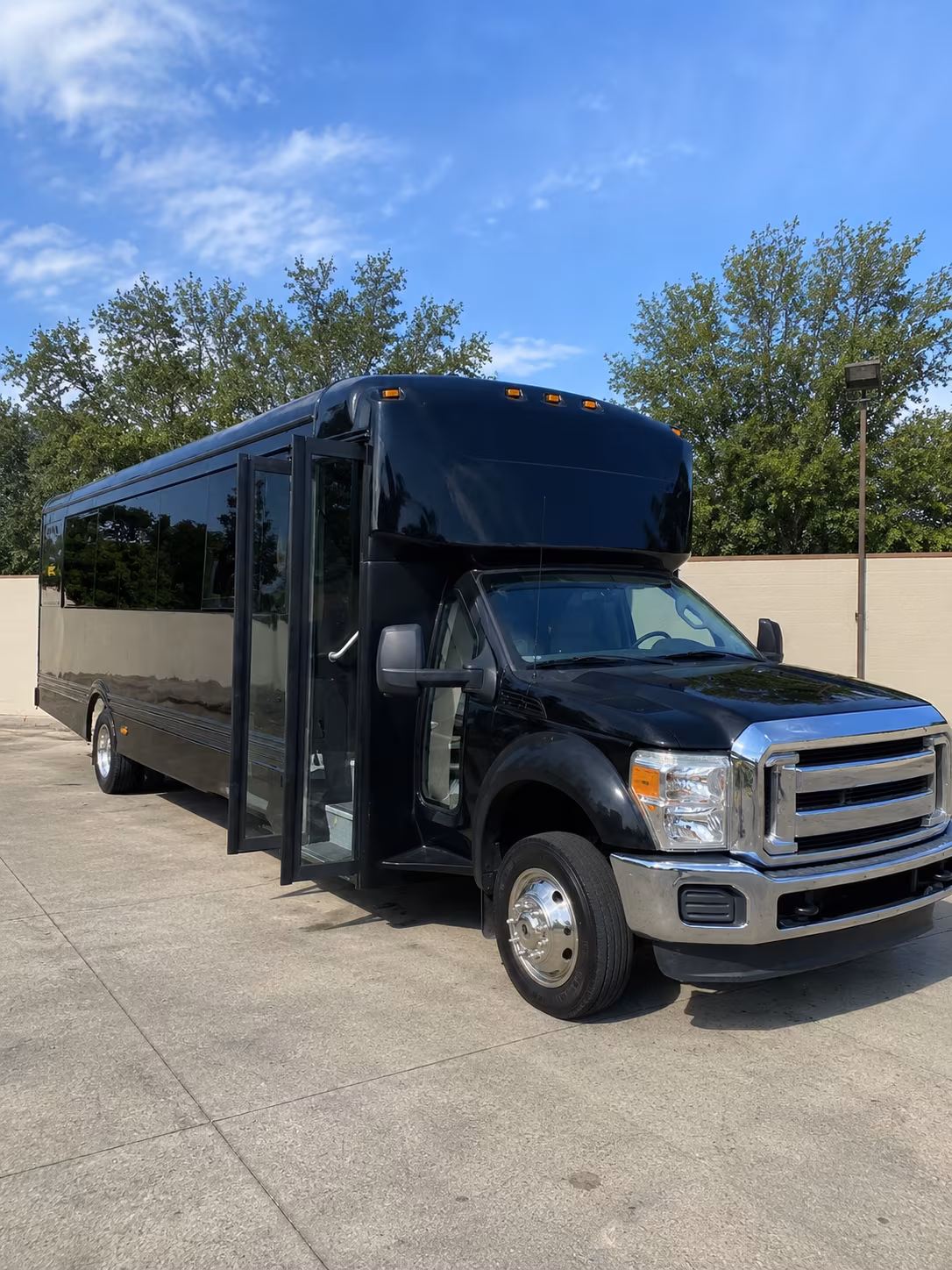 buckeye 20 passenger party bus