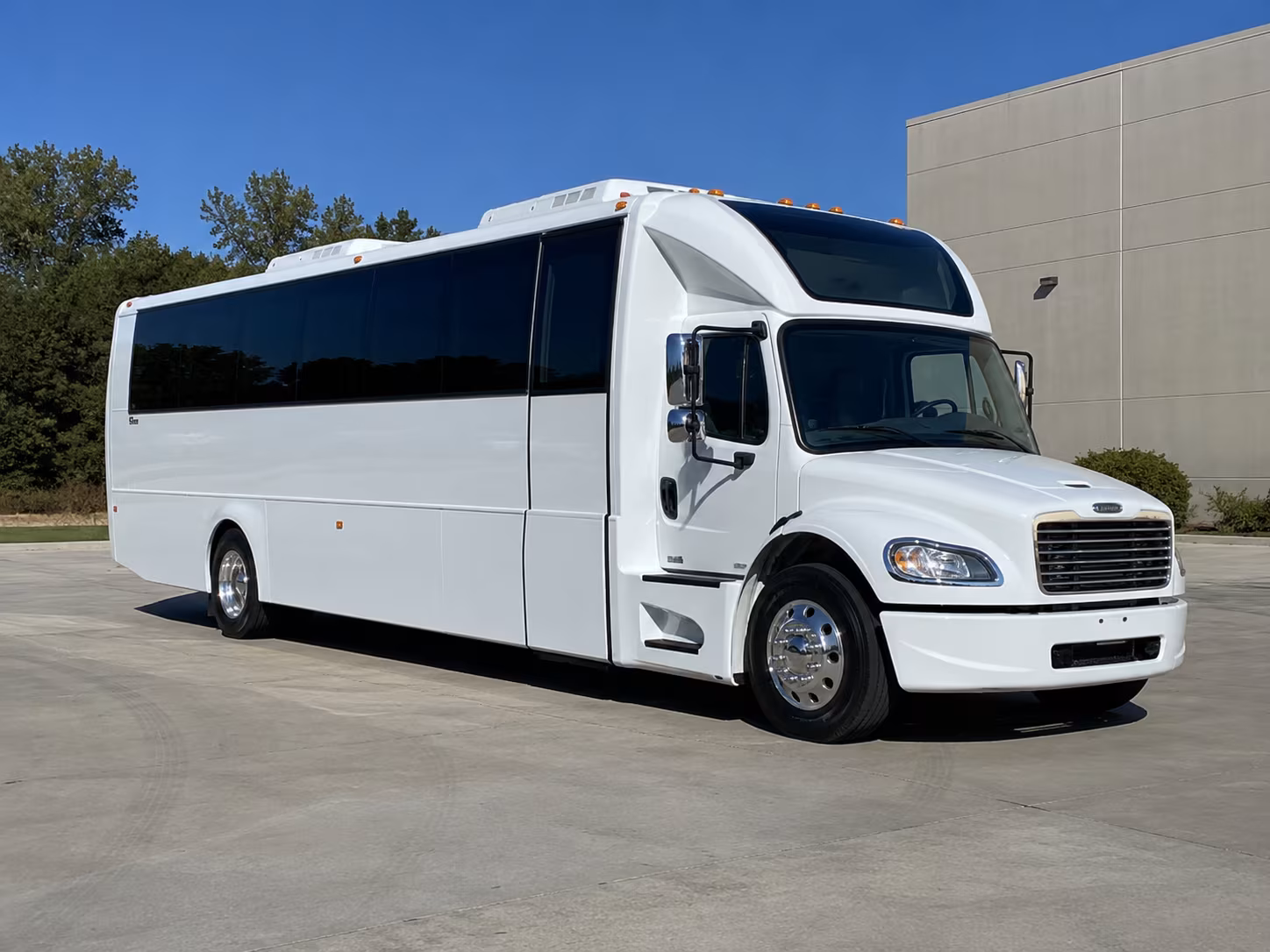 buckeye 28 passenger party bus